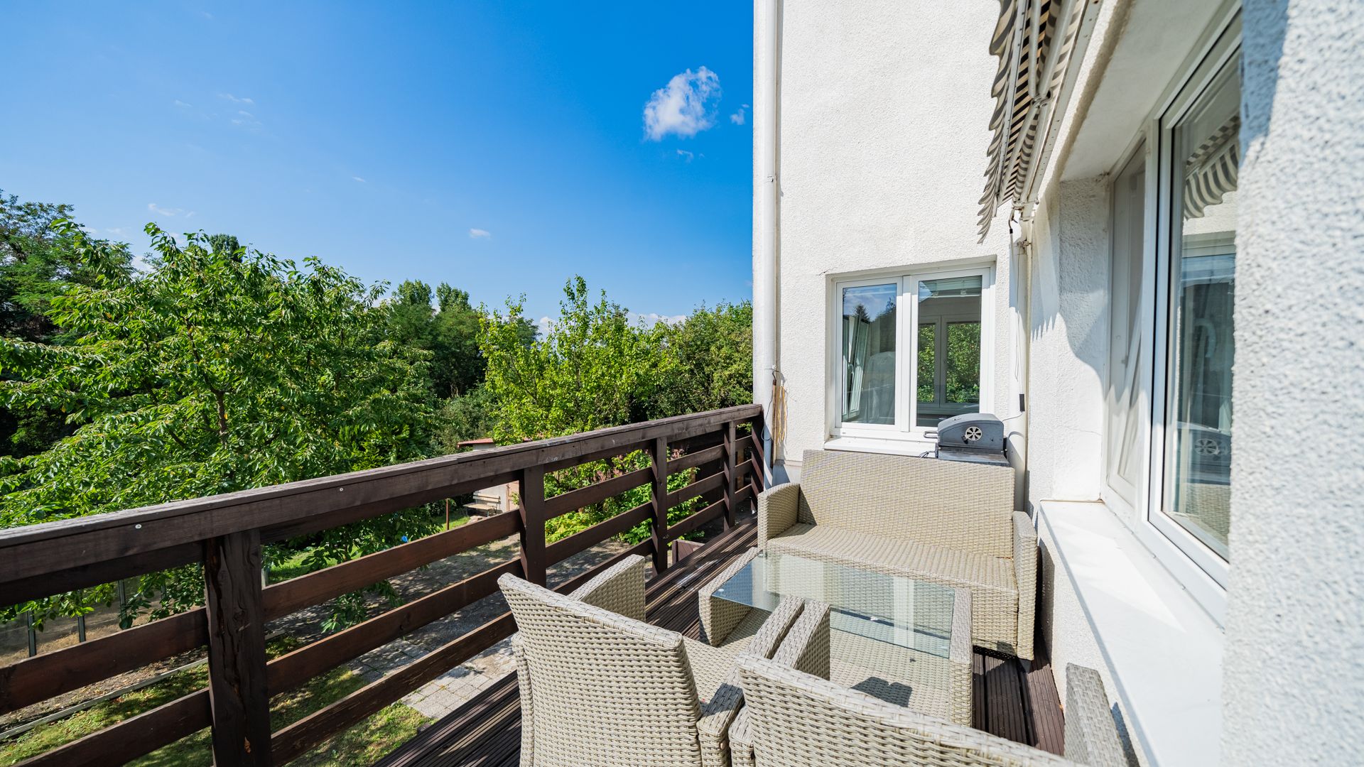 Balkon s výhledem do zeleně